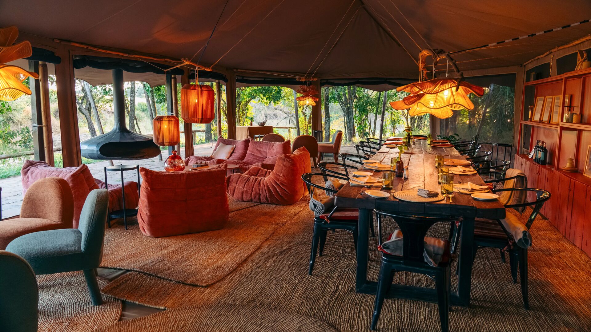 Emboo River lounge and dining