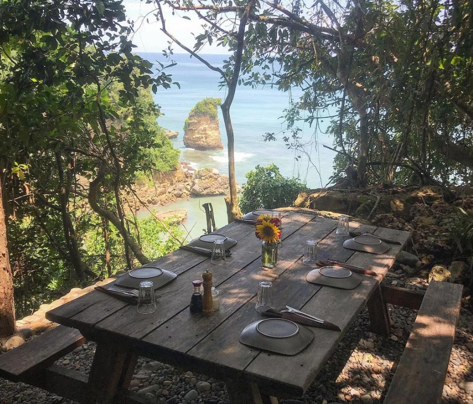 Oceanfront dining at Ngalung Kalla