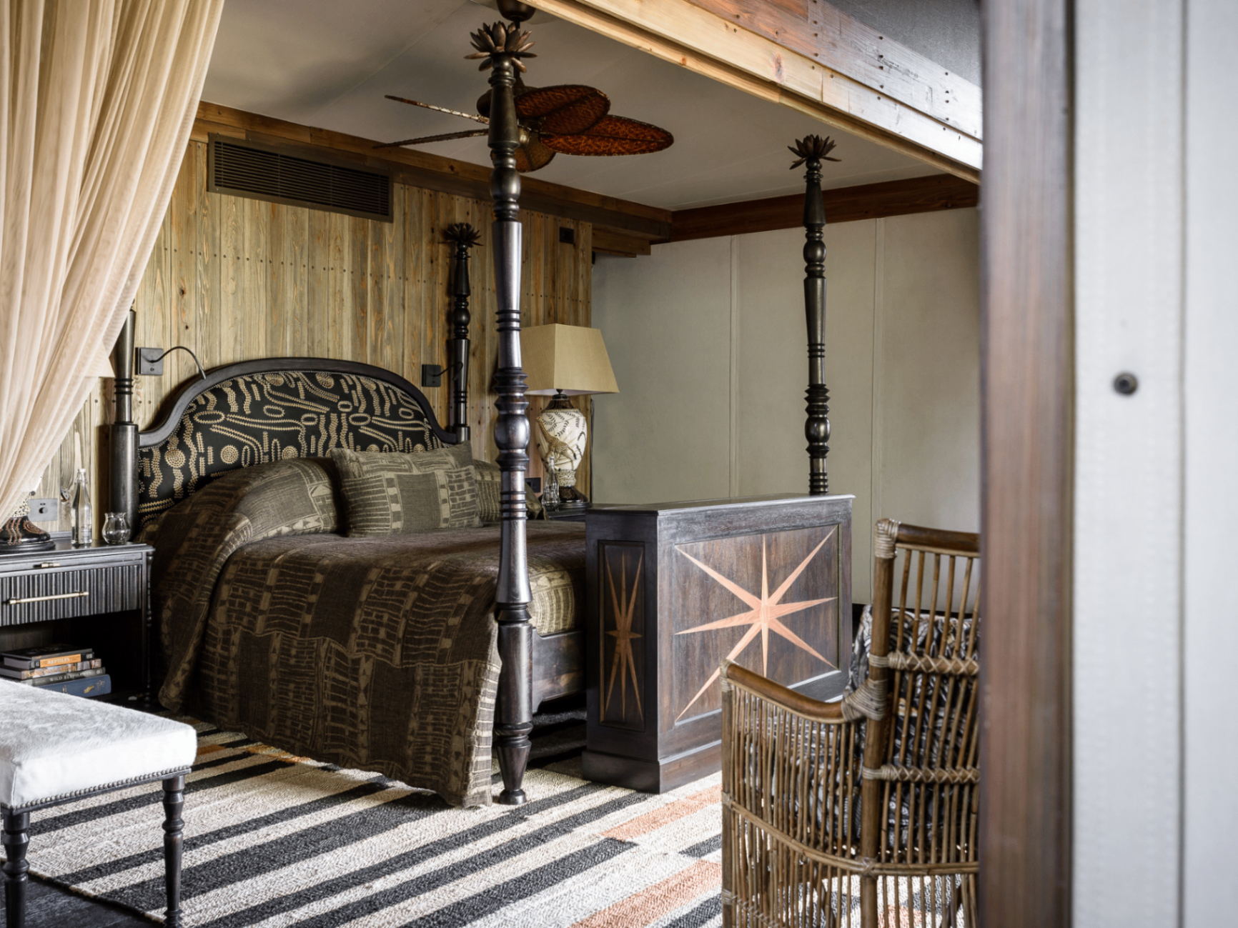 Xigera Safari Lodge four-poster bedroom suite